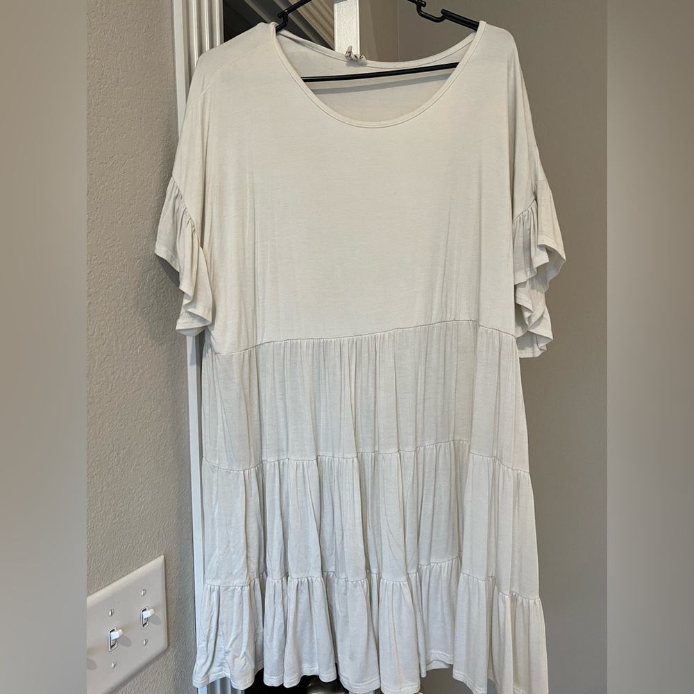 Beeson River Cream Tiered Top